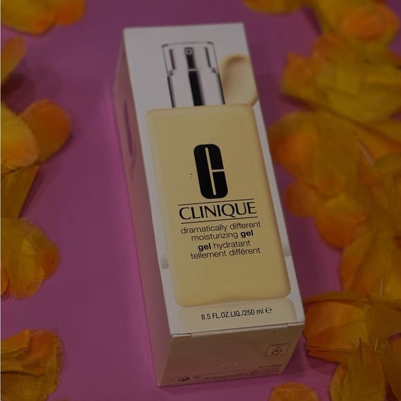 Clinique Other - Clinique Dramatically Different Moisturizing Gel - Cream 8.5 Fl oz.